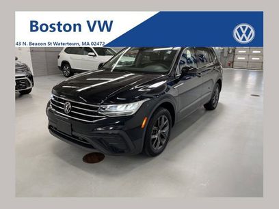 Used 2023 Volkswagen Tiguan SE w/ Panoramic Sunroof Package