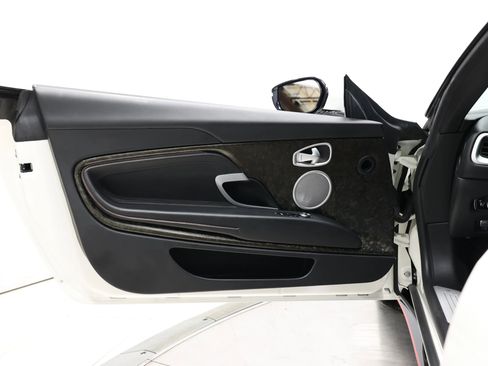 Used 2018 Aston Martin DB11 Coupe image 8