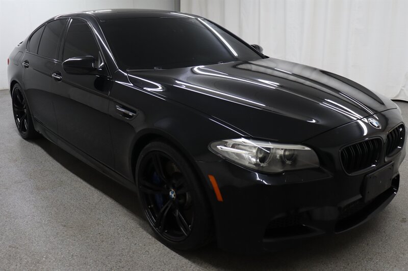Used 2014 BMW M5 RWD image 1