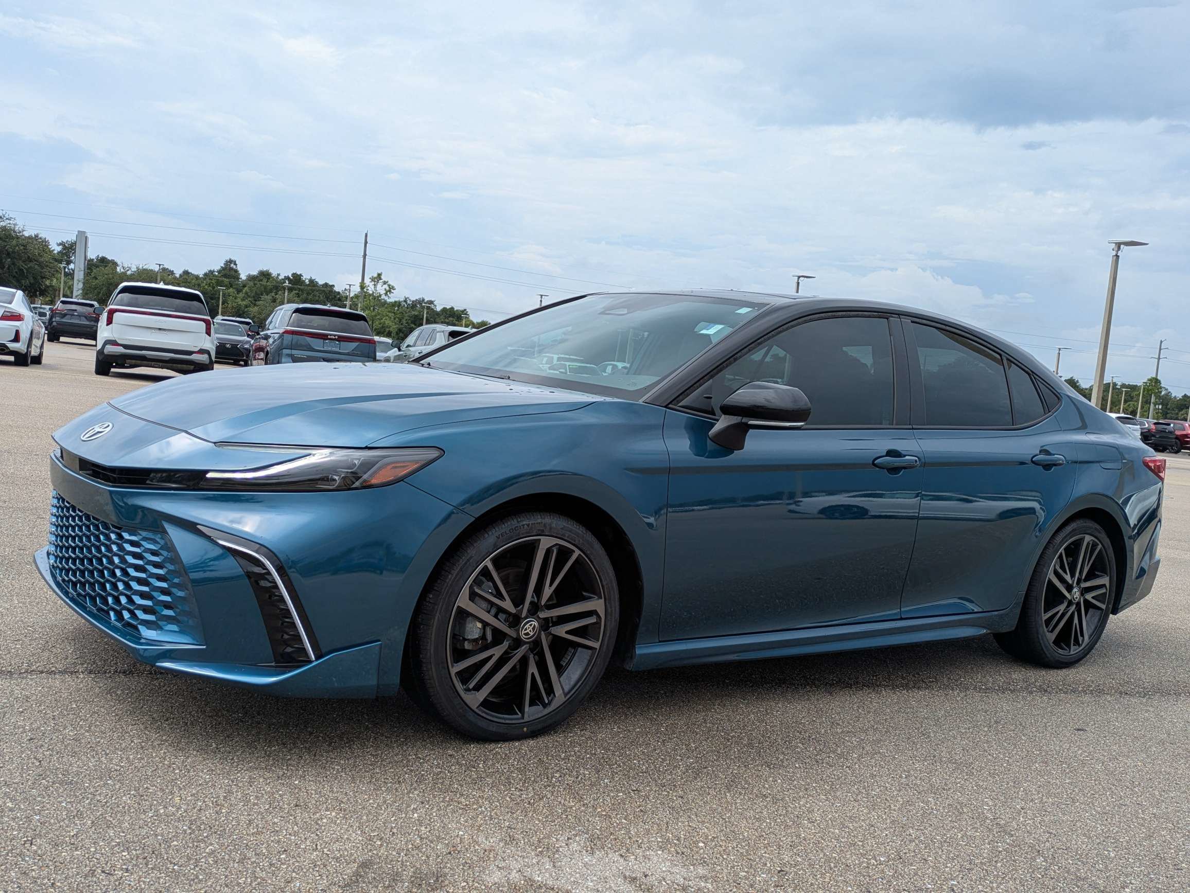 Used 2025 Toyota Camry XSE FWD image 8