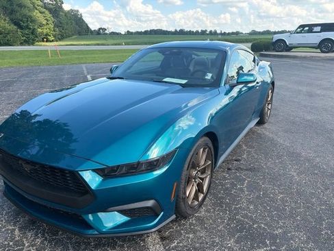 Used 2026 Ford Mustang Coupe RWD image 5