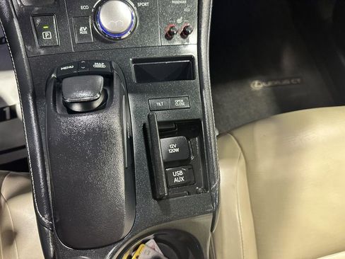 Used 2013 Lexus CT 200h w/ Premium Pkg w/Navigation image 18