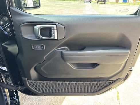 Used 2024 Jeep Wrangler Unlimited image 25