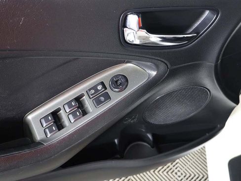 Used 2016 Kia Forte LX FWD image 26