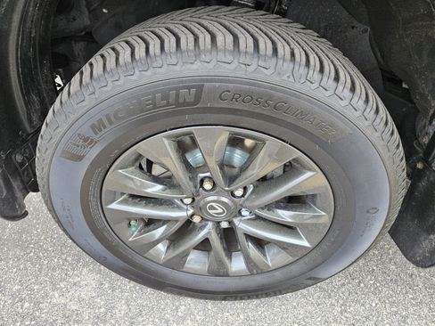 Used 2020 Lexus GX 460 Premium w/ Premium Package image 9