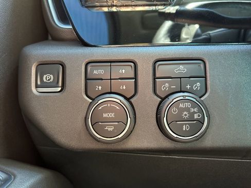 Used 2022 Chevrolet Silverado 1500 LT Trail Boss w/ Convenience Package II image 31