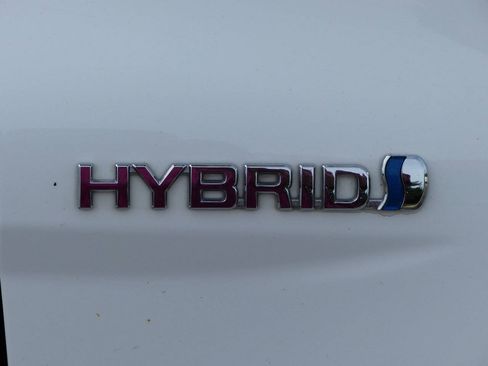 Used 2018 Toyota Camry LE FWD image 13