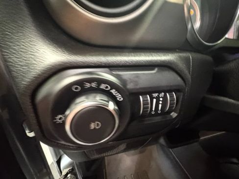 Used 2018 Jeep Wrangler Unlimited Sport S AWD/4WD image 26