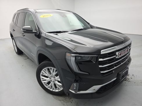 Used 2025 GMC Acadia Elevation w/ Elevation Premium Package image 3