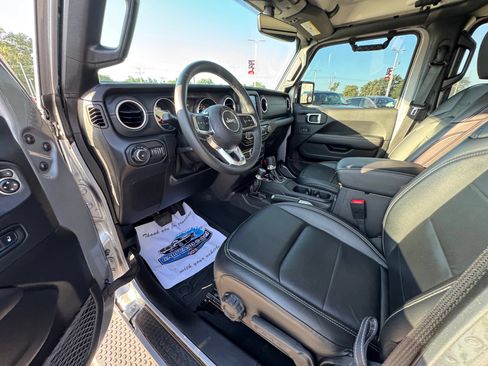 Used 2018 Jeep Wrangler Unlimited Sahara AWD/4WD image 33