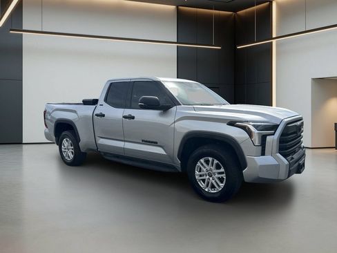 Used 2022 Toyota Tundra SR5 w/ SR5 Convenience Package RWD image 8