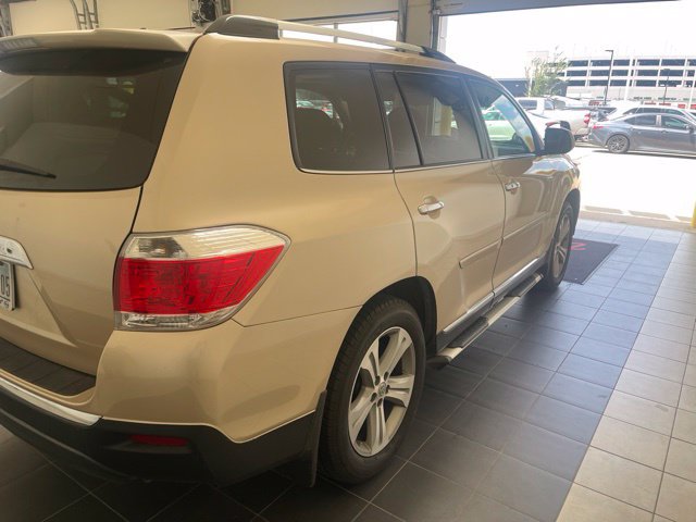 Used 2012 Toyota Highlander Limited w/ Tow Pkg FWD image 8
