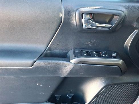 Certified 2019 Toyota Tacoma TRD Off-Road image 12