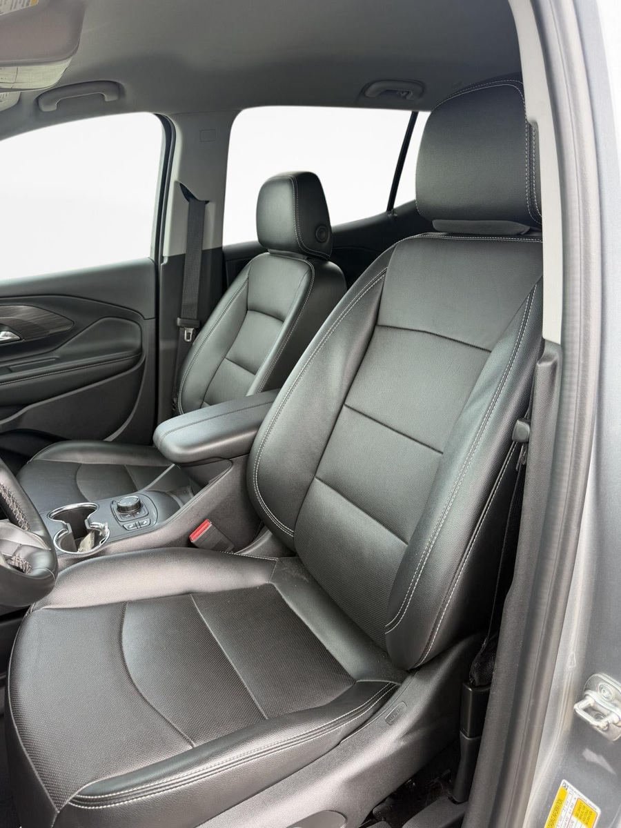 Used 2024 GMC Terrain SLT AWD/4WD image 11