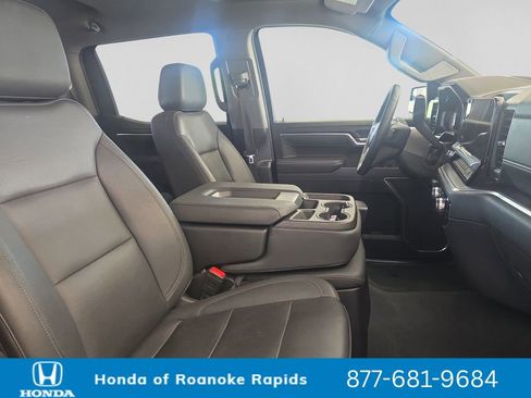 Used 2025 GMC Sierra 1500 SLT AWD/4WD image 17