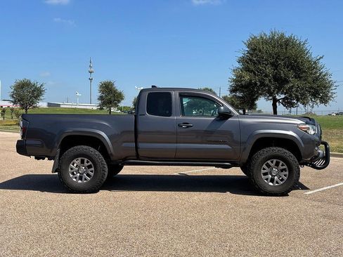 Used 2016 Toyota Tacoma SR5 w/ SR5 Appearance Package (SN) RWD image 4