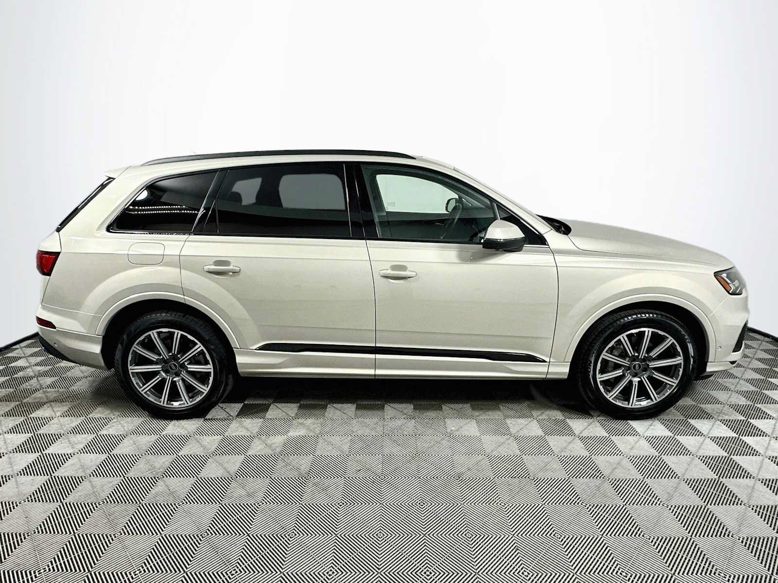 Certified 2023 Audi Q7 2.0T Premium Plus w/ Premium Plus Package AWD/4WD image 8