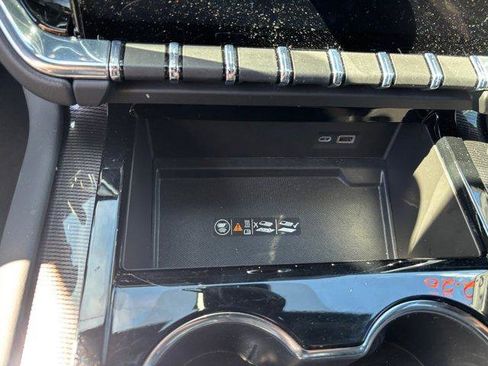 Used 2025 GMC Yukon Elevation image 10