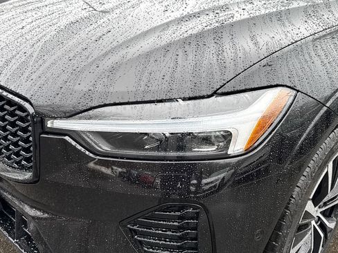 Used 2025 Volvo XC60 B5 Plus image 8