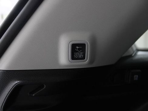 Used 2023 Jeep Grand Cherokee Limited w/ Black Appearance Package image 16