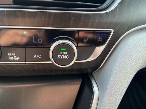 Used 2018 Honda Accord Touring image 23