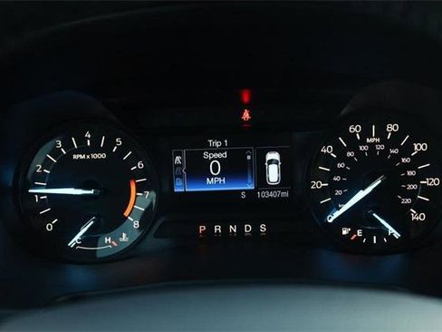 Used 2018 Ford Explorer XLT image 12