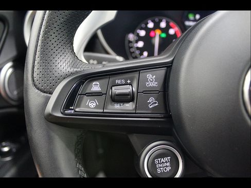 Used 2022 Alfa Romeo Stelvio Veloce AWD/4WD image 27