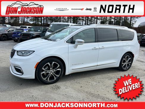 Used 2024 Chrysler Pacifica Pinnacle image 1