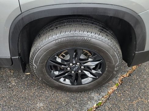 Used 2023 Chevrolet Traverse LT image 8