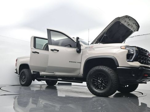 Used 2026 Chevrolet Silverado 2500 ZR2 AWD/4WD image 33