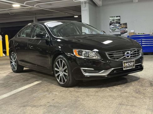 Used 2018 Volvo S60 T5 Inscription Platinum image 9