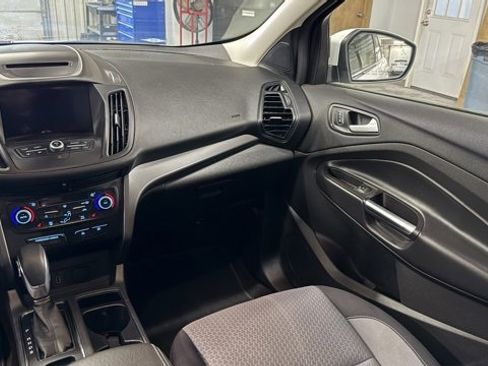 Used 2018 Ford Escape SE w/ Ford Safe & Smart Package image 31