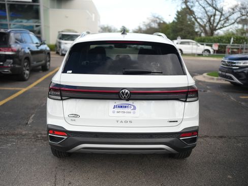 Used 2025 Volkswagen Taos SE w/ Panoramic Sunroof Package AWD/4WD image 6