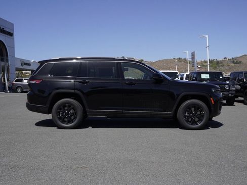 New 2026 Jeep Grand Cherokee L 2WD image 3