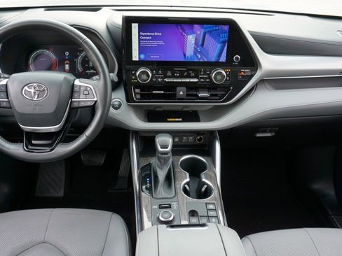 Used 2023 Toyota Highlander Platinum image 27