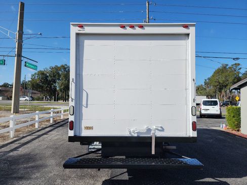 Used 2015 Ford E-350 and Econoline 350 Super Duty image 5