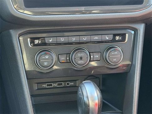 Used 2019 Volkswagen Tiguan SE image 9