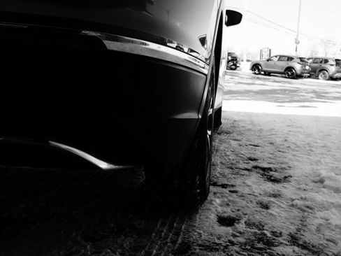 Certified 2021 Volkswagen Tiguan SE w/ Panoramic Sunroof Package image 87