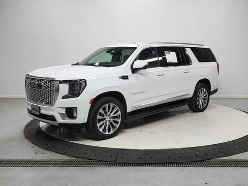 Used 2021 GMC Yukon XL Denali w/ Advanced Technology Package AWD/4WD image 4
