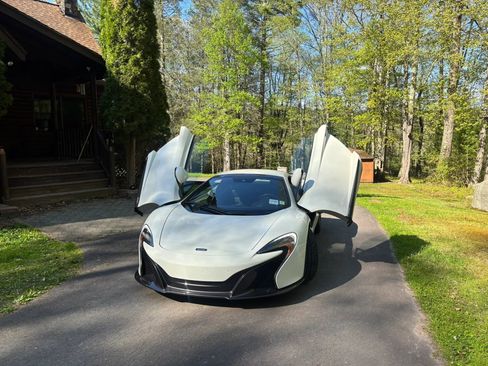 Used 2015 McLaren 650S Spider RWD image 3