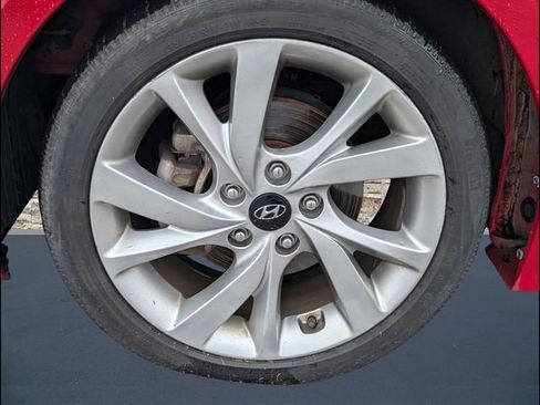 Used 2016 Hyundai Veloster FWD image 20