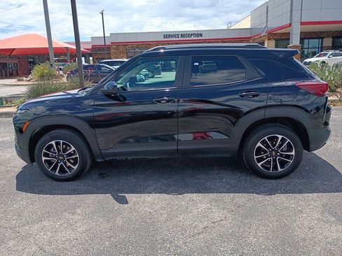 Used 2025 Chevrolet TrailBlazer LT AWD/4WD image 9