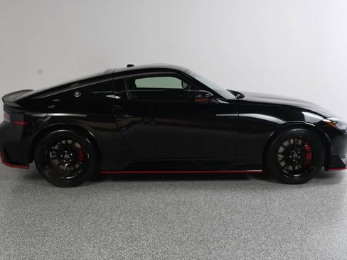 Used 2025 Nissan Z NISMO w/ Floor Mat Package RWD image 3