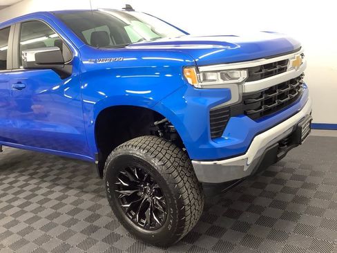 Used 2025 Chevrolet Silverado 1500 LT AWD/4WD image 21