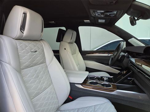 New 2026 Cadillac Escalade Platinum Sport w/ LPO, ONYX Package AWD/4WD image 31