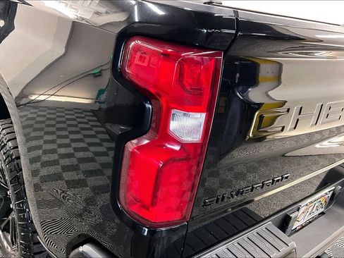 Used 2022 Chevrolet Silverado 1500 LT Trail Boss w/ LT Trail Boss Premium Package AWD/4WD image 27