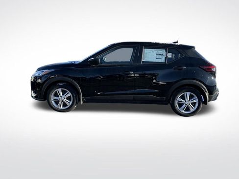 New 2025 Nissan Kicks Play S image 2