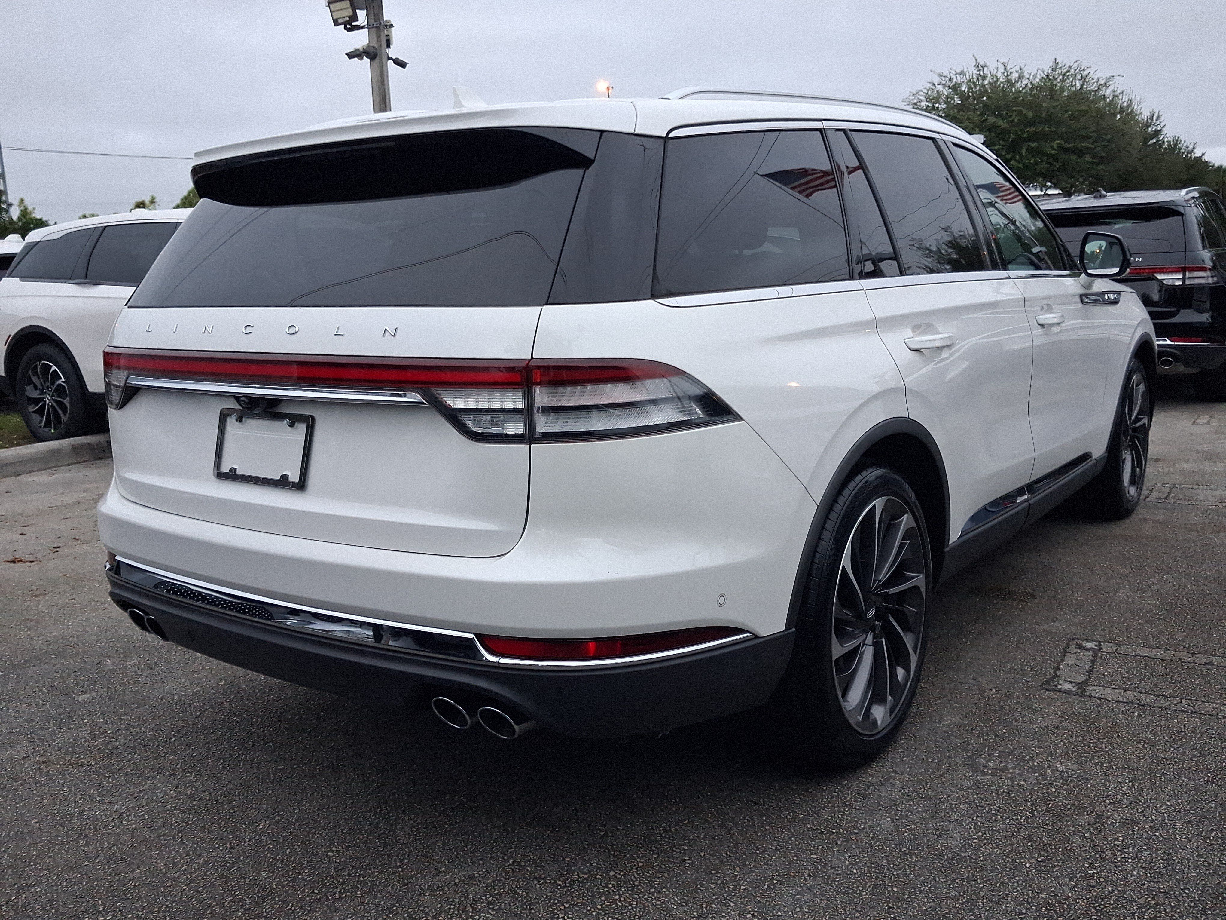 Used 2020 Lincoln Aviator Reserve w/ Equipment Group 201A RWD image 4