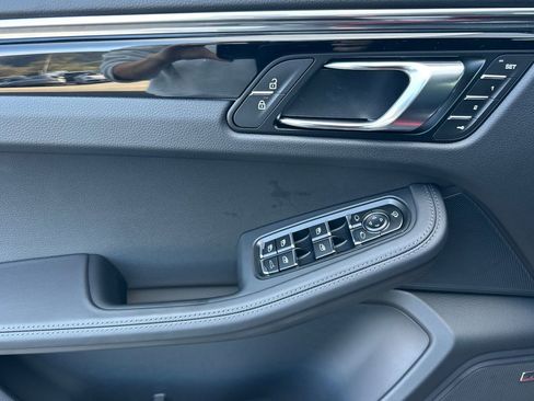 New 2026 Porsche Macan image 12