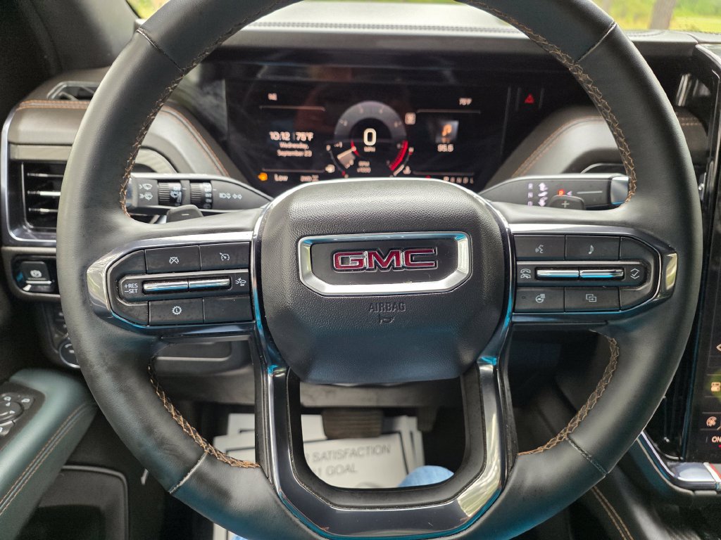 Used 2025 GMC Yukon AT4 AWD/4WD image 35